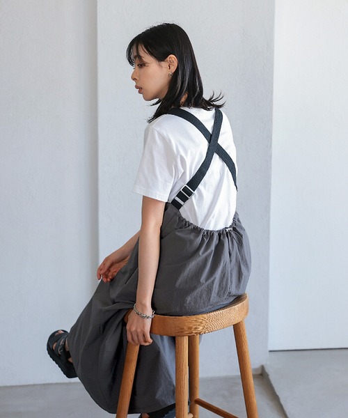 itto...(イット)の「ワッシャータフタ 後ろクロスエプロンワンピース(ジャンパースカート・レディース・チャコール/ブラック/グレイッシュベージュ・M)」の12枚目の写真