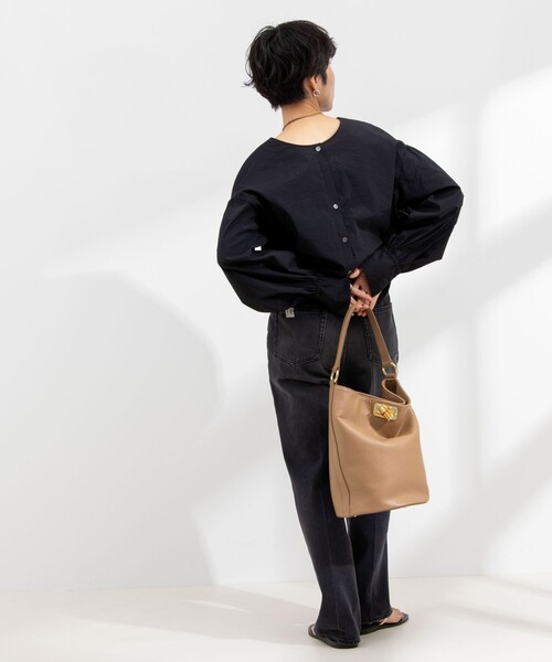 NOLLEY’S（ノーリーズ）の「シアーストレッチ2WAYブラウス（シャツ/ブラウス・レディース・ホワイト/ブラック/グレイッシュブルー・FREE）」の4枚目の写真