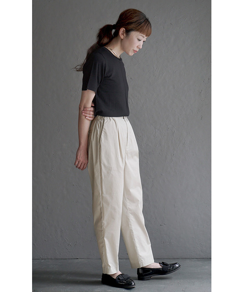 apartment department(アパートメントデパートメント)の「レーヨンナイロン ニットソー(Tシャツ/カットソー・レディース・グレイッシュベージュ/ブラック/オフホワイト・M)」の4枚目の写真