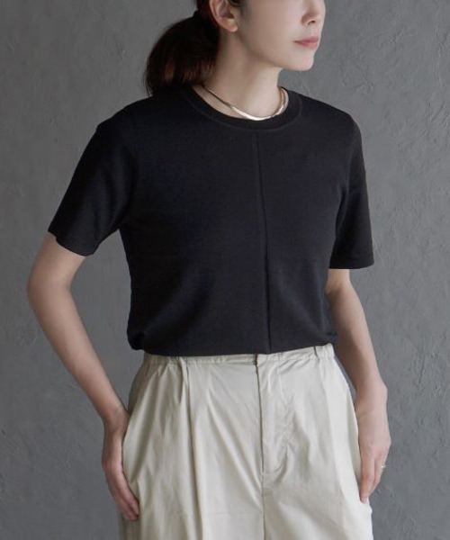 apartment department(アパートメントデパートメント)の「レーヨンナイロン ニットソー(Tシャツ/カットソー・レディース・グレイッシュベージュ/ブラック/オフホワイト・M)」の5枚目の写真