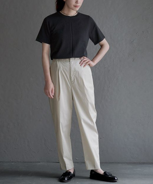 apartment department(アパートメントデパートメント)の「レーヨンナイロン ニットソー(Tシャツ/カットソー・レディース・グレイッシュベージュ/ブラック/オフホワイト・M)」の6枚目の写真