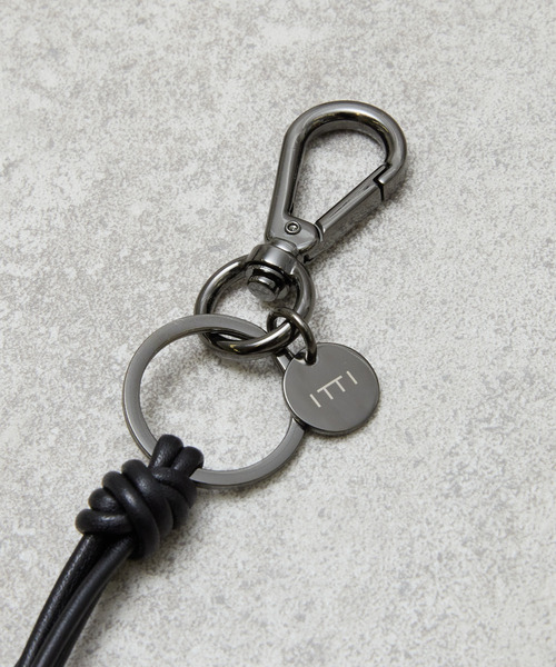 ITTI(イッチ)の「ITTI イッチ / CRISTY KNOT FINGER CIRCLE CHARM BK / RAPTO JP クリスティノットサークルチャームフィンガーストラップ / ITTI-GOODS-070-BK(キーホルダー・メンズ・ブラック・FREE)」の8枚目の写真