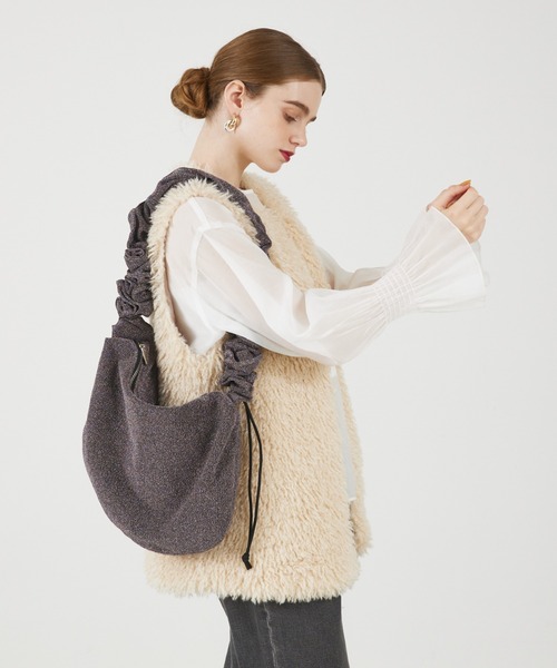 soeur（スール）の「●SOEUR/ラメニットフリルショルダー（トートバッグ・レディース・ブラック/シルバー/シャンパン・フリー）」の2枚目の写真