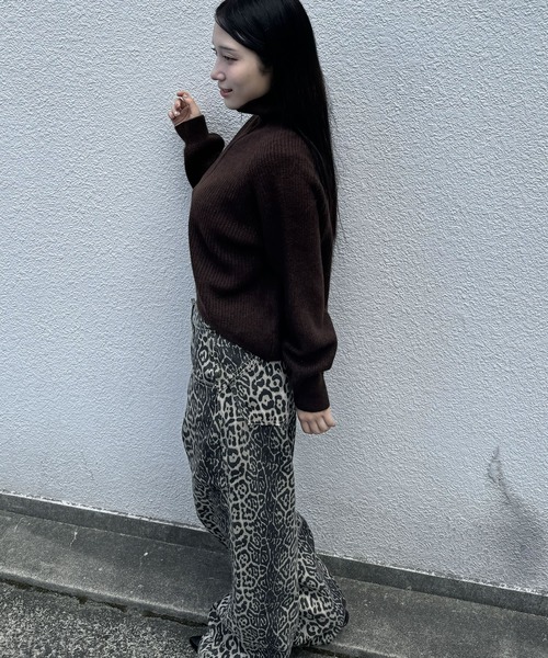 madrepadre（マドレパドレ）の「ショートハイネックハーフジップニット（ニット/セーター・レディース・レッド/ブラウン・MEDIUM）」の3枚目の写真