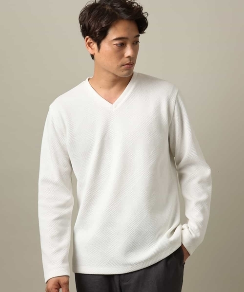 a.v.v（アーヴェヴェ）の「【ジャケイン可/細見え】モール幾何柄Ｖネックプルオーバー（Tシャツ/カットソー・メンズ・ブラック/ホワイト/ライトグレー・44/46/48/50/52）」の2枚目の写真