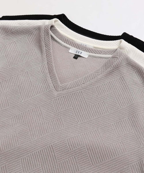 a.v.v（アーヴェヴェ）の「【ジャケイン可/細見え】モール幾何柄Ｖネックプルオーバー（Tシャツ/カットソー・メンズ・ブラック/ホワイト/ライトグレー・44/46/48/50/52）」の3枚目の写真