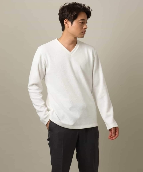 a.v.v（アーヴェヴェ）の「【ジャケイン可/細見え】モール幾何柄Ｖネックプルオーバー（Tシャツ/カットソー・メンズ・ブラック/ホワイト/ライトグレー・44/46/48/50/52）」の21枚目の写真