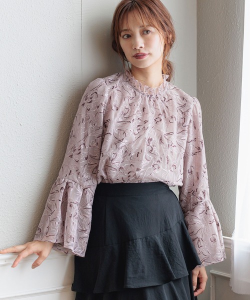 mysty woman（ミスティウーマン）の「袖フレアチュール刺繍ブラウス　251623（シャツ/ブラウス・レディース・アイボリー/ブラック/ピンクベージュ・FREE）」の3枚目の写真