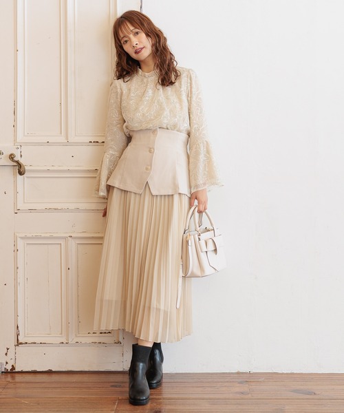 mysty woman（ミスティウーマン）の「袖フレアチュール刺繍ブラウス　251623（シャツ/ブラウス・レディース・アイボリー/ブラック/ピンクベージュ・FREE）」の6枚目の写真