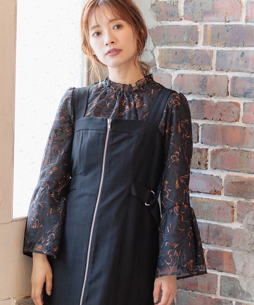 mysty woman（ミスティウーマン）の「袖フレアチュール刺繍ブラウス　251623（シャツ/ブラウス・レディース・アイボリー/ブラック/ピンクベージュ・FREE）」の8枚目の写真