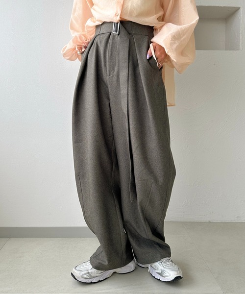 apres jour clair（アプレジュールクレア）の「【セットアップ可能】【apres jour clair】ウエストデザインカーブパンツ（その他パンツ・レディース・ベージュ系その他/ブラウン系その他/グレー/グレー系その他/ナチュラル/ベージュ/モカ/ベージュ系その他2/ブラック系その他/ライトブラウン/ダークブラウン/チャコールグレー/オリーブ/アイボリー/ブラウン系その他2・SMALL/LARGE/MEDIUM）」の5枚目の写真