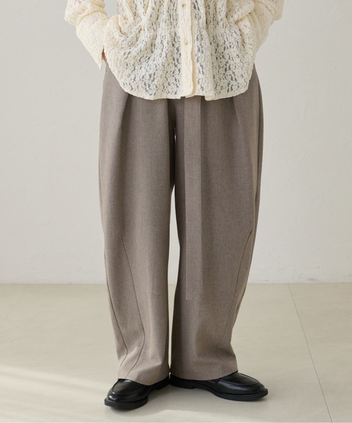 apres jour clair（アプレジュールクレア）の「【セットアップ可能】【apres jour clair】ウエストデザインカーブパンツ（その他パンツ・レディース・ベージュ系その他/ブラウン系その他/グレー/グレー系その他/ナチュラル/ベージュ/モカ/ベージュ系その他2/ブラック系その他/ライトブラウン/ダークブラウン/チャコールグレー/オリーブ/アイボリー/ブラウン系その他2・SMALL/LARGE/MEDIUM）」の18枚目の写真