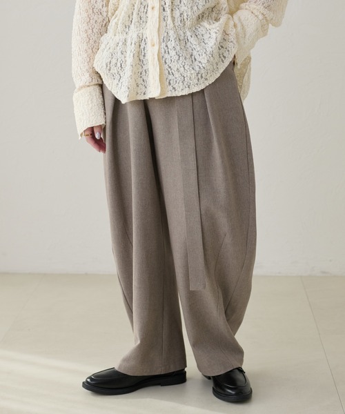 apres jour clair（アプレジュールクレア）の「【セットアップ可能】【apres jour clair】ウエストデザインカーブパンツ（その他パンツ・レディース・ベージュ系その他/ブラウン系その他/グレー/グレー系その他/ナチュラル/ベージュ/モカ/ベージュ系その他2/ブラック系その他/ライトブラウン/ダークブラウン/チャコールグレー/オリーブ/アイボリー/ブラウン系その他2・SMALL/LARGE/MEDIUM）」の19枚目の写真