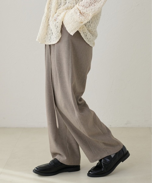 apres jour clair（アプレジュールクレア）の「【セットアップ可能】【apres jour clair】ウエストデザインカーブパンツ（その他パンツ・レディース・ベージュ系その他/ブラウン系その他/グレー/グレー系その他/ナチュラル/ベージュ/モカ/ベージュ系その他2/ブラック系その他/ライトブラウン/ダークブラウン/チャコールグレー/オリーブ/アイボリー/ブラウン系その他2・SMALL/LARGE/MEDIUM）」の20枚目の写真