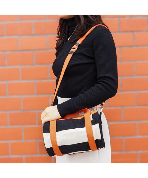 LES TOILES DU SOLEIL(レトワールデュソレイユ)の「tambour bag(タンブール バッグ)(ショルダーバッグ・レディース・レッド/アイボリー/ブラック・フリー)」の2枚目の写真