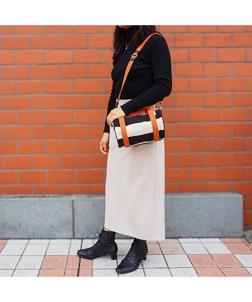 LES TOILES DU SOLEIL(レトワールデュソレイユ)の「tambour bag(タンブール バッグ)(ショルダーバッグ・レディース・レッド/アイボリー/ブラック・フリー)」の11枚目の写真