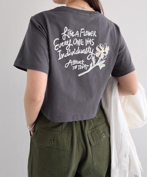 Freesia by andme(フリージアバイアンドミー)の「BloomフラワーロゴプリントミニTシャツ(Tシャツ/カットソー・レディース・オートミール/オフホワイト/スミクロ/キナリ・M)」の21枚目の写真