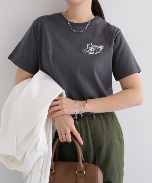 Freesia by andme(フリージアバイアンドミー)の「BloomフラワーロゴプリントミニTシャツ(Tシャツ/カットソー・レディース・オートミール/オフホワイト/スミクロ/キナリ・M)」の20枚目の写真
