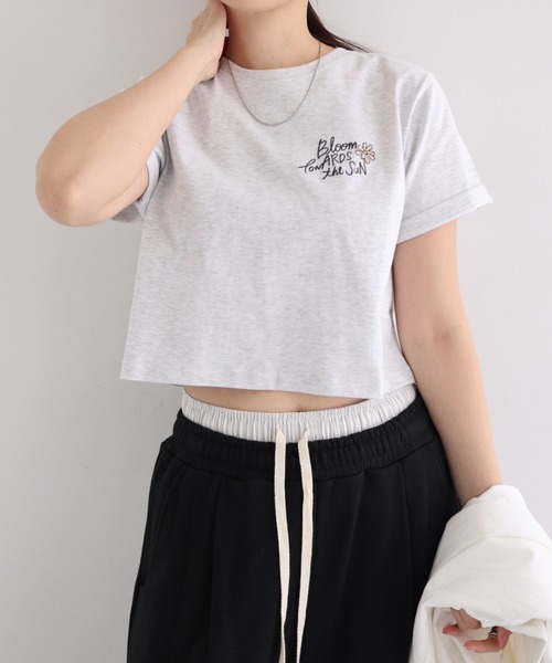 Freesia by andme(フリージアバイアンドミー)の「BloomフラワーロゴプリントミニTシャツ(Tシャツ/カットソー・レディース・オートミール/オフホワイト/スミクロ/キナリ・M)」の14枚目の写真
