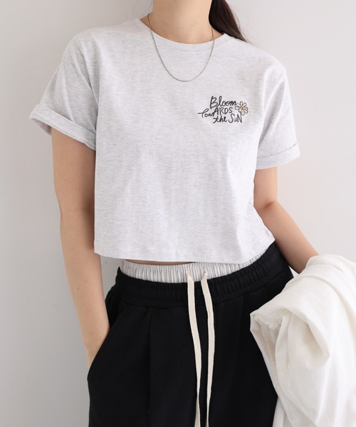Freesia by andme(フリージアバイアンドミー)の「BloomフラワーロゴプリントミニTシャツ(Tシャツ/カットソー・レディース・オートミール/オフホワイト/スミクロ/キナリ・M)」の15枚目の写真