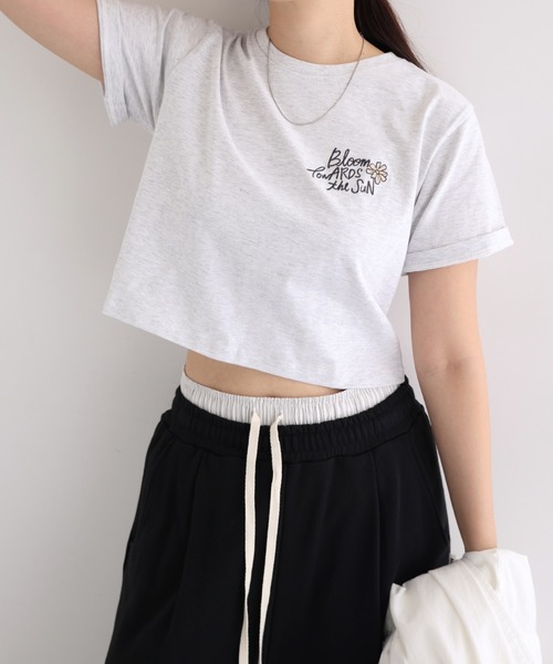 Freesia by andme(フリージアバイアンドミー)の「BloomフラワーロゴプリントミニTシャツ(Tシャツ/カットソー・レディース・オートミール/オフホワイト/スミクロ/キナリ・M)」の18枚目の写真