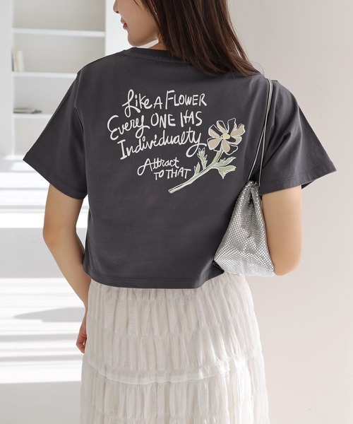 Freesia by andme(フリージアバイアンドミー)の「BloomフラワーロゴプリントミニTシャツ(Tシャツ/カットソー・レディース・オートミール/オフホワイト/スミクロ/キナリ・M)」の12枚目の写真