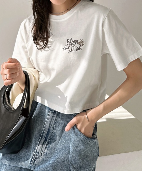 Freesia by andme(フリージアバイアンドミー)の「BloomフラワーロゴプリントミニTシャツ(Tシャツ/カットソー・レディース・オートミール/オフホワイト/スミクロ/キナリ・M)」の8枚目の写真