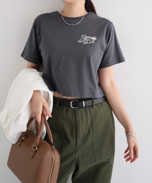 Freesia by andme(フリージアバイアンドミー)の「BloomフラワーロゴプリントミニTシャツ(Tシャツ/カットソー・レディース・オートミール/オフホワイト/スミクロ/キナリ・M)」の22枚目の写真