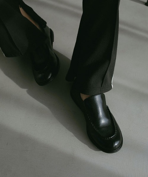 ETRE TOKYO（エトレトウキョウ）の「オイルドレザーフラットローファー（ローファー・レディース・ブラック/ブラウン・36/37/38）」の4枚目の写真