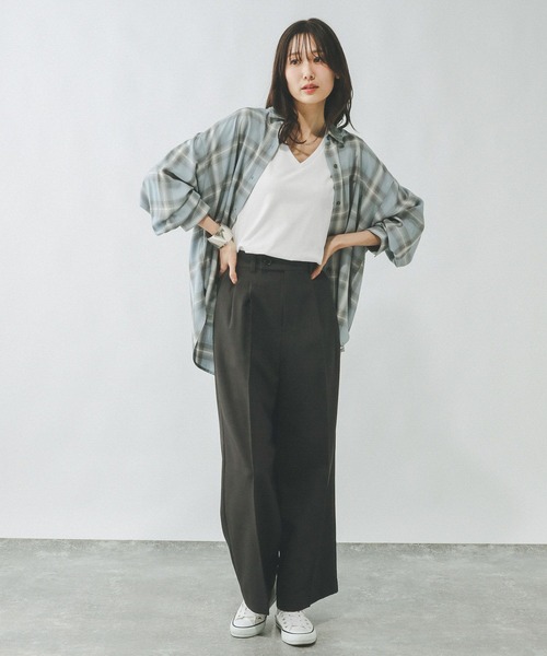 GLOBAL WORK（グローバルワーク）の「Fffit エフィット/やわらかストレッチVネックT/291138（Tシャツ/カットソー・レディース・オフホワイト/ブラック/ベージュ/ネイビー・SMALL/LARGE/MEDIUM/X-SMALL）」の6枚目の写真
