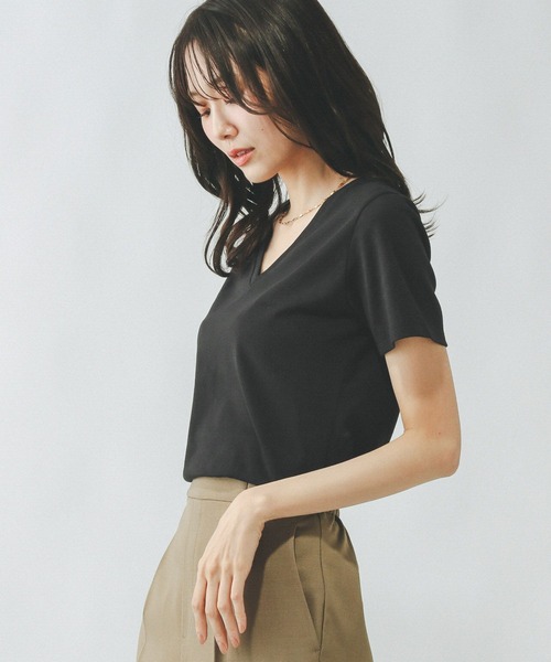 GLOBAL WORK（グローバルワーク）の「Fffit エフィット/やわらかストレッチVネックT/291138（Tシャツ/カットソー・レディース・オフホワイト/ブラック/ベージュ/ネイビー・SMALL/LARGE/MEDIUM/X-SMALL）」の13枚目の写真