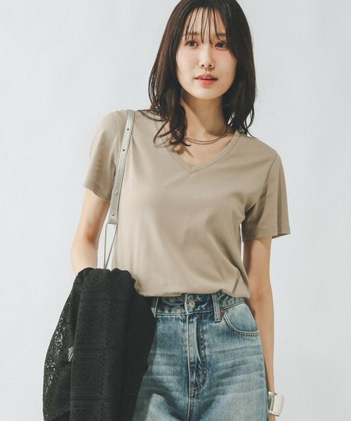 GLOBAL WORK（グローバルワーク）の「Fffit エフィット/やわらかストレッチVネックT/291138（Tシャツ/カットソー・レディース・オフホワイト/ブラック/ベージュ/ネイビー・SMALL/LARGE/MEDIUM/X-SMALL）」の16枚目の写真
