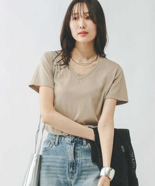 GLOBAL WORK（グローバルワーク）の「Fffit エフィット/やわらかストレッチVネックT/291138（Tシャツ/カットソー・レディース・オフホワイト/ブラック/ベージュ/ネイビー・SMALL/LARGE/MEDIUM/X-SMALL）」の18枚目の写真
