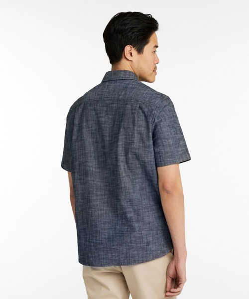 L.L.Bean(エルエルビーン)の「コンフォート・ストレッチ・シャンブレー・シャツ、半袖 ジャパン・フィット(シャツ/ブラウス・メンズ・ホワイト/ダークインディゴブルー/インディゴブルー・X-LARGE/LARGE/MEDIUM)」の5枚目の写真