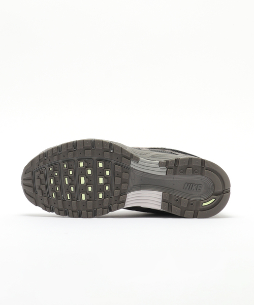 NIKE(ナイキ)の「【NIKE/ ナイキ】P-6000 / CD6404(スニーカー・レディース・グレー・25cm/24cm)」の4枚目の写真