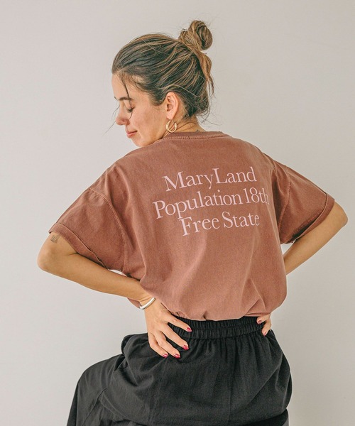 BAYFLOW（ベイフロー）の「[ヴィンテージ感漂う風合い]ピグメントロゴショートスリーブT（Tシャツ/カットソー・レディース・オフホワイト/テラコッタ/チャコール/セージグリーン/ブラウン/ダークグレー/グレー系その他/ホワイト/ベージュ/ブルー・MEDIUM/SMALL）」の7枚目の写真