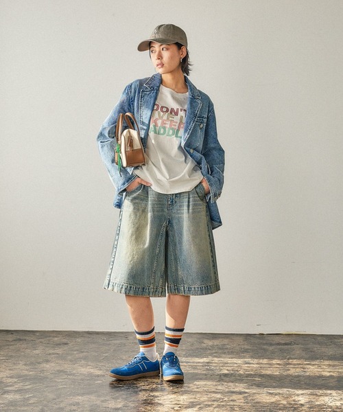 BAYFLOW（ベイフロー）の「[ヴィンテージ感漂う風合い]ピグメントロゴショートスリーブT（Tシャツ/カットソー・レディース・オフホワイト/テラコッタ/チャコール/セージグリーン/ブラウン/ダークグレー/グレー系その他/ホワイト/ベージュ/ブルー・MEDIUM/SMALL）」の12枚目の写真