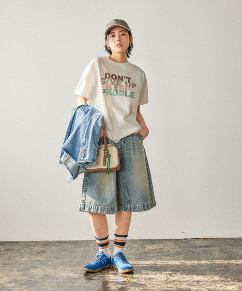 BAYFLOW（ベイフロー）の「[ヴィンテージ感漂う風合い]ピグメントロゴショートスリーブT（Tシャツ/カットソー・レディース・オフホワイト/テラコッタ/チャコール/セージグリーン/ブラウン/ダークグレー/グレー系その他/ホワイト/ベージュ/ブルー・MEDIUM/SMALL）」の13枚目の写真