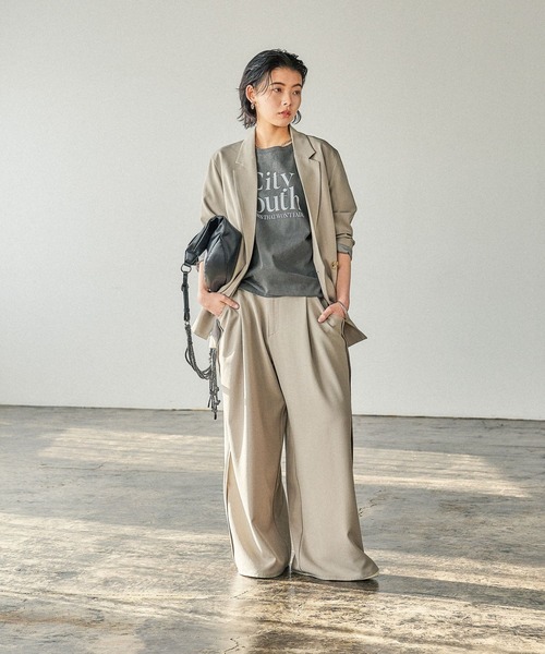 BAYFLOW（ベイフロー）の「[ヴィンテージ感漂う風合い]ピグメントロゴショートスリーブT（Tシャツ/カットソー・レディース・オフホワイト/テラコッタ/チャコール/セージグリーン/ブラウン/ダークグレー/グレー系その他/ホワイト/ベージュ/ブルー・MEDIUM/SMALL）」の15枚目の写真