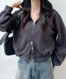 Chaos ダークグレー フード付きクロップドパーカー　未使用❣️ Chico（チコ）の「刺繍フードZIPパーカー（パーカー）」 - WEAR