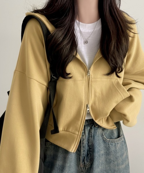 VIVID LADY（ビビッドレディー）の「着回し力バツグン！ゆるっとラフな万能ショートジップパーカー　ショート丈 ダブルジップパーカー 前面ポケット付き フルジップ  羽織 UV対策 冷房対策（パーカー・レディース・グレー/ダークブラウン/ブラック/ワイン/オートミール/グリーン/ネイビー/チャコールグレー/グレイッシュベージュ/カーキ/イエロー/パープル/ベビーピンク・FREE）」の11枚目の写真