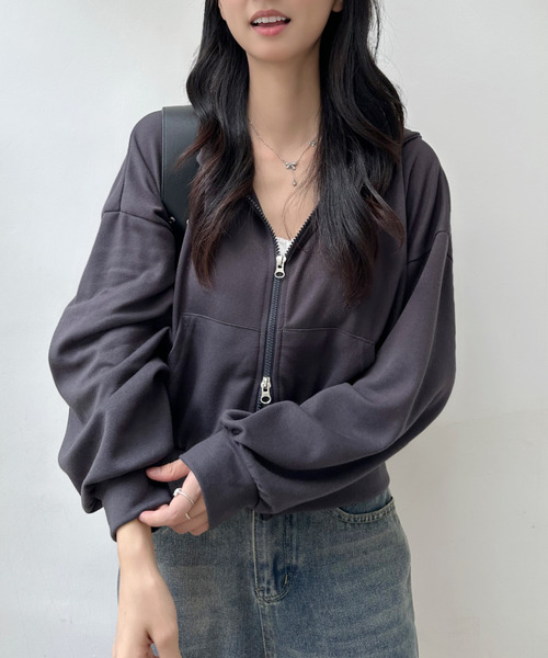 VIVID LADY（ビビッドレディー）の「着回し力バツグン！ゆるっとラフな万能ショートジップパーカー　ショート丈 ダブルジップパーカー 前面ポケット付き フルジップ  羽織 UV対策 冷房対策（パーカー・レディース・グレー/ダークブラウン/ブラック/ワイン/オートミール/グリーン/ネイビー/チャコールグレー/グレイッシュベージュ/カーキ/イエロー/パープル/ベビーピンク・FREE）」の17枚目の写真