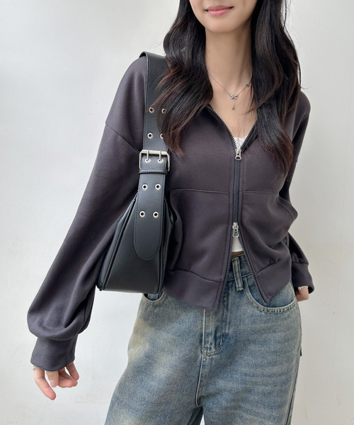 VIVID LADY（ビビッドレディー）の「着回し力バツグン！ゆるっとラフな万能ショートジップパーカー　ショート丈 ダブルジップパーカー 前面ポケット付き フルジップ  羽織 UV対策 冷房対策（パーカー・レディース・グレー/ダークブラウン/ブラック/ワイン/オートミール/グリーン/ネイビー/チャコールグレー/グレイッシュベージュ/カーキ/イエロー/パープル/ベビーピンク・FREE）」の20枚目の写真