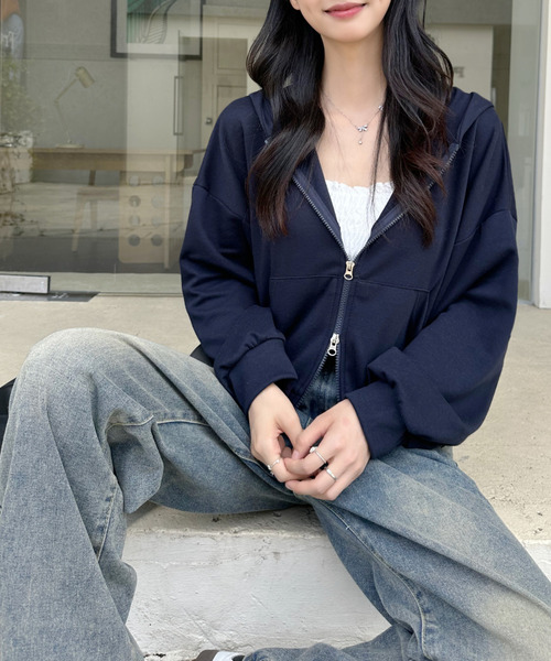 VIVID LADY（ビビッドレディー）の「着回し力バツグン！ゆるっとラフな万能ショートジップパーカー　ショート丈 ダブルジップパーカー 前面ポケット付き フルジップ  羽織 UV対策 冷房対策（パーカー・レディース・グレー/ダークブラウン/ブラック/ワイン/オートミール/グリーン/ネイビー/チャコールグレー/グレイッシュベージュ/カーキ/イエロー/パープル/ベビーピンク・FREE）」の21枚目の写真