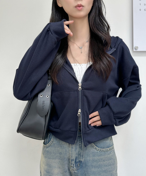 VIVID LADY（ビビッドレディー）の「着回し力バツグン！ゆるっとラフな万能ショートジップパーカー　ショート丈 ダブルジップパーカー 前面ポケット付き フルジップ  羽織 UV対策 冷房対策（パーカー・レディース・グレー/ダークブラウン/ブラック/ワイン/オートミール/グリーン/ネイビー/チャコールグレー/グレイッシュベージュ/カーキ/イエロー/パープル/ベビーピンク・FREE）」の22枚目の写真