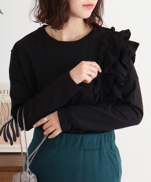 atONE(アットワン)の「片袖フリル長袖カットソー(Tシャツ/カットソー・レディース・ブラック/カーキ/ライトベージュ/オフホワイト・M-L/4L~5L/LL~3L)」の10枚目の写真