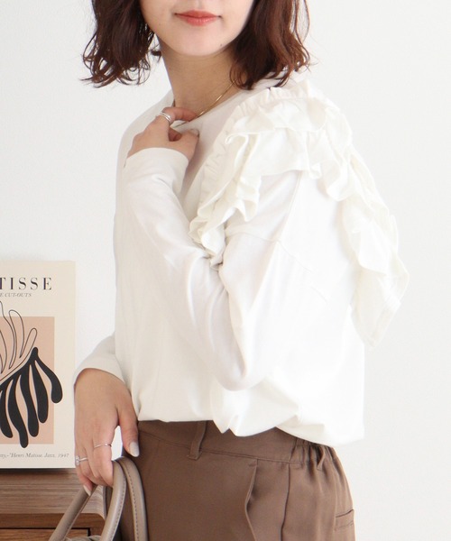 atONE(アットワン)の「片袖フリル長袖カットソー(Tシャツ/カットソー・レディース・ブラック/カーキ/ライトベージュ/オフホワイト・M-L/4L~5L/LL~3L)」の5枚目の写真