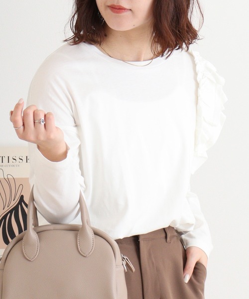 atONE(アットワン)の「片袖フリル長袖カットソー(Tシャツ/カットソー・レディース・ブラック/カーキ/ライトベージュ/オフホワイト・M-L/4L~5L/LL~3L)」の7枚目の写真