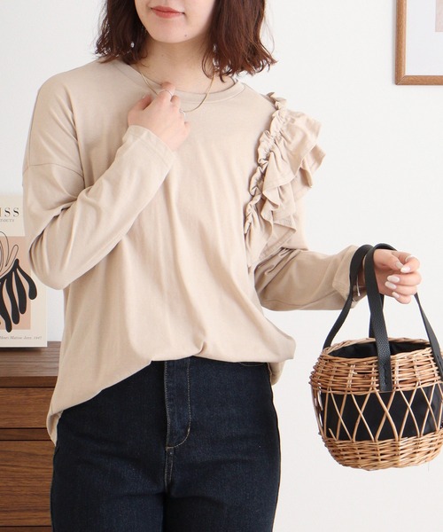 atONE(アットワン)の「片袖フリル長袖カットソー(Tシャツ/カットソー・レディース・ブラック/カーキ/ライトベージュ/オフホワイト・M-L/4L~5L/LL~3L)」の13枚目の写真
