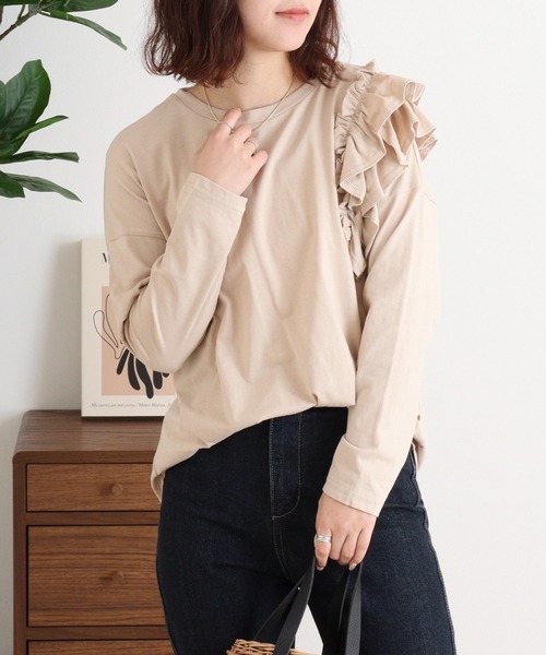 atONE(アットワン)の「片袖フリル長袖カットソー(Tシャツ/カットソー・レディース・ブラック/カーキ/ライトベージュ/オフホワイト・M-L/4L~5L/LL~3L)」の15枚目の写真